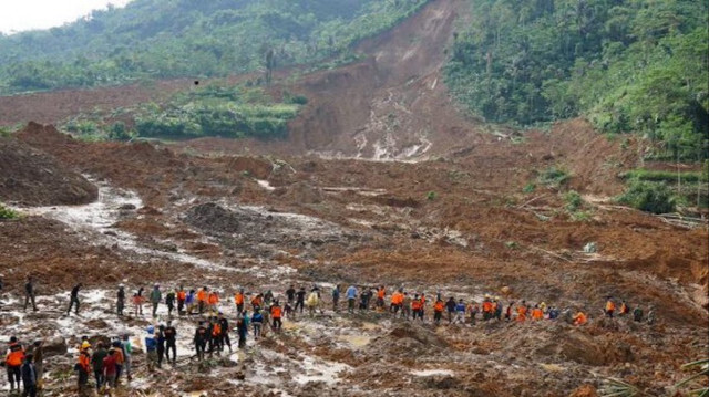 Neuf personnes sont portées disparues après l'inondation et le glissement de terrain qui se sont produits dans le West Bandung au cours de la nuit du dimanche 24 mars 2024.