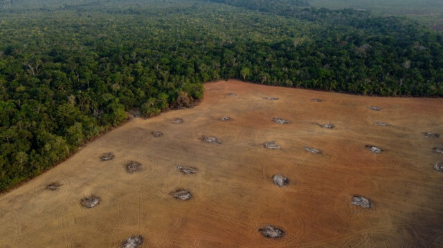 Vue aérienne d'une zone déboisée de la forêt tropicale amazonienne près de la ville de Humaita, dans l'état d'Amazonas, au Brésil, le 15 septembre 2022.