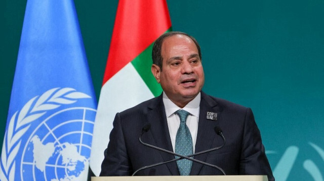 Le président égyptien Abdel Fattah Al Sisi s'exprime lors du segment de haut niveau pour les chefs d'État et de gouvernement lors du sommet des Nations unies sur le climat à Dubaï, le 1er décembre 2023.