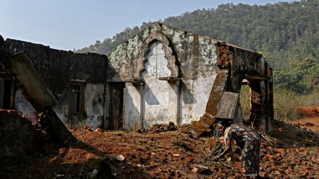 Dans le district de Kandhamal, en Inde, l'église d'Irpiguda est en ruines suite à des violences antichrétiennes survenues après le meurtre de cinq hindous en 2008. Les chrétiens redoutent une nouvelle menace alors que la majorité hindoue s'affirme.