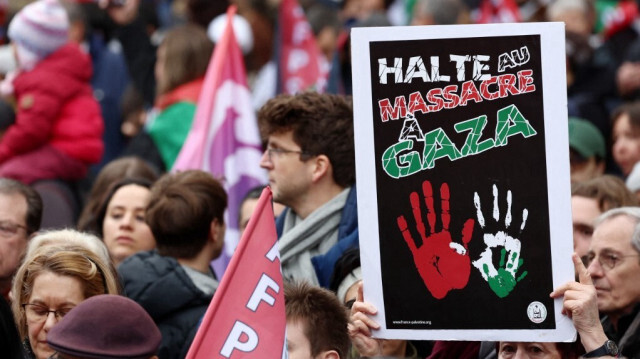 Une trentaine de militants étaient présents pour soutenir la présidente de l'association locale qui a organisé de nombreuses manifestations de soutien à Gaza depuis octobre dernier.