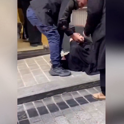 Fatih'in göbeğinde çarşaflı kadını darbedip kutsal değerlere küfür eden saldırgan gözaltına alındı | VİDEO İZLE