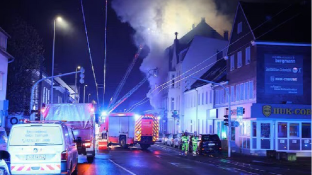 Images de l'incendie qui s'est déclaré à Solingen, en Allemagne, dans la nuit du 26 au 27 mars 2024.