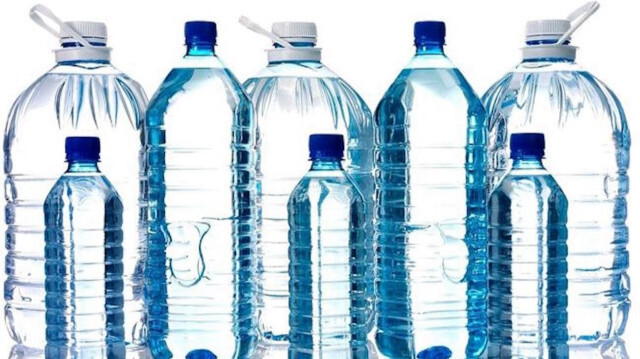 Les autorités ont annoncé que plus d'un million de bouteilles d'eau minérale, issues de la fonte des glaciers tibétains et offertes par la Chine, ont été livrées aux Maldives, menacées par la pénurie d'eau potable due à la montée de l'océan Indien.