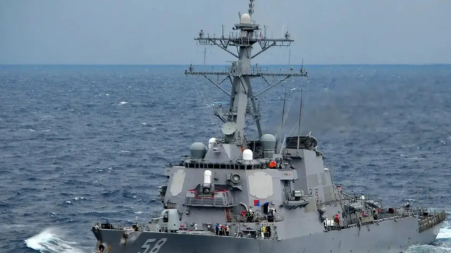 "سنتكوم": تدمير 4 مسيّرات للحوثيين استهدفت سفينة حربية أمريكية