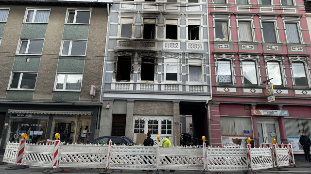 ألمانيا.. سفير تركيا يزور موقع حريق مبنى أودى بحياة 4 بلغاريين