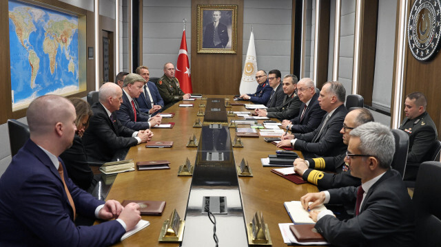 وزير الدفاع التركي يلتقي وفدا من مجلس النواب الأمريكي