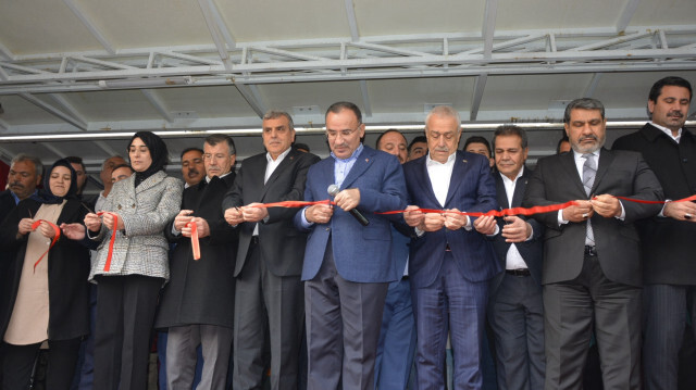 Programa Bozdağ'ın yanı sıra AK Parti Şanlıurfa milletvekilleri Asuman Cevahir Yazmacı ve Mehmet Ali Cevheri ile çok sayıda partili katıldı.