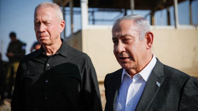 Le Premier ministre israélien Benjamin Netanyahu (R) et le ministre israélien de la Défense Yoav Galant arrivant pour un briefing près du poste militaire de Salem en Cisjordanie occupée, le 4 juillet 2023.