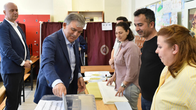 الرئيس الـ11 لتركيا يدلي بصوته في الانتخابات المحلية