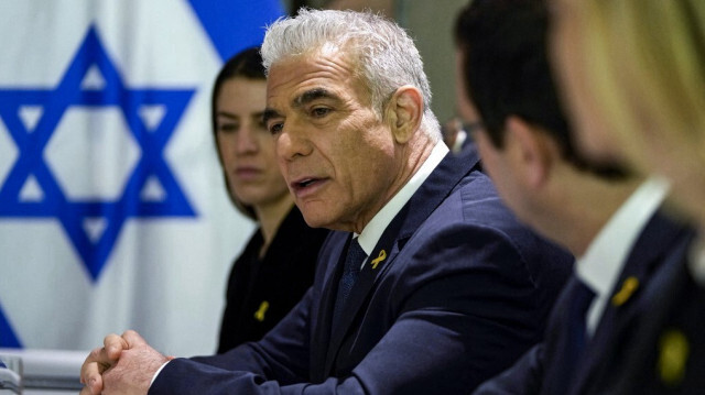 Le chef de l'opposition israélienne, Yair Lapid, rencontrant le secrétaire d'État américain en visite à Tel Aviv, le 8 février 2024.