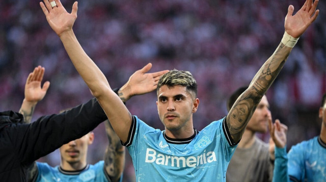 Le milieu de terrain argentin du Bayer Leverkusen, Exequiel Palacios, réagit à la fin du match de football de Bundesliga entre le FC Cologne et Bayer 04 Leverkusen à Cologne, dans l'ouest de l'Allemagne, le 3 mars 2024.