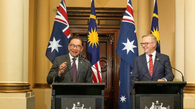 Au Sommet spécial ASEAN-Australie 2024, le Premier ministre australien Anthony Albanese (à droite) et le Premier ministre de Malaisie Anwar Ibrahim assistant à une conférence de presse conjointe à la Government House de Melbourne.