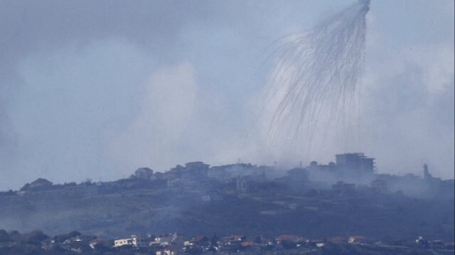 Des volutes de fumée à la suite d'un bombardement israélien, le long de la frontière du Liban, le 04 mars 2024.