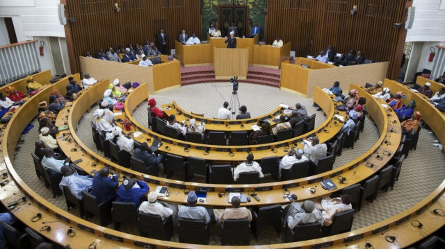 Une photo prise et diffusée le 30 janvier 2015 par le Fonds monétaire international (FMI) montre la directrice générale du FMI Christine Lagarde s'exprimant à l'Assemblée nationale à Dakar le 30 janvier 2015. 