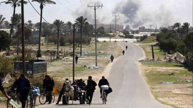 La fumée s'élève après l'attaque de l'armée israélienne dans la bande de Gaza, le 04 mars 2024.