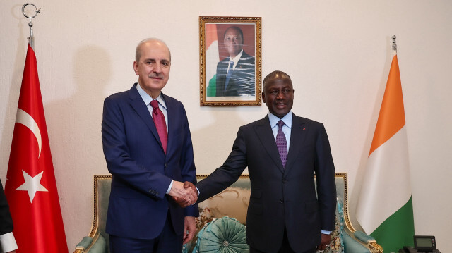 Le Président de la Grande Assemblée Nationale de Türkiye, Numan Kurtulmuş, avec son homologue de la de Côte d'Ivoire Adama Bictogo à Abidjan, en Côte d'Ivoire, où il a effectué une visite officielle et participé à la 18ème Conférence de l'Assemblée Parlementaire de la Coopération Islamique (APCE).