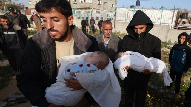 Les corps d'enfants Palestiniens tués lors d'un bombardement israélien à Rafah, dans le sud de la bande de Gaza, le 04 mars 2024.