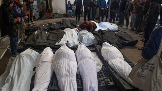 Les corps des Palestiniens tués lors des frappes aériennes israéliennes dans le sud de la bande de Gaza, le 06 mars 2024.