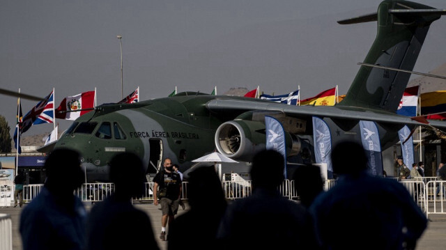 L'Embraer Brazil C-390 Millennium lors du Salon international de l'aéronautique et de l'espace (FIDAE) à Santiago, au Chili, le 6 avril 2022.