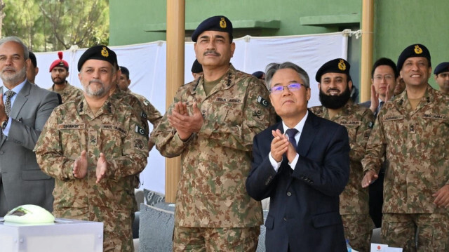 Le chef de l'armée, le général Asim Munir, a présidé la cérémonie de présentation qui s'est déroulée à Heavy Industries Taxila, le plus grand fabricant de produits de défense de l'armée, près de la capitale Islamabad, selon un communiqué officiel. 