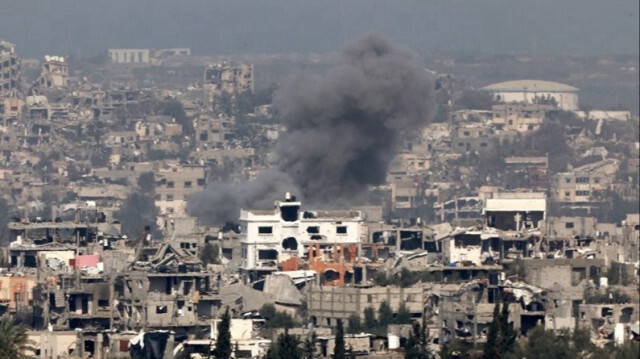 De la fumée s'élève au-dessus de la bande de Gaza lors d'un bombardement israélien, le 06 mars 2024.