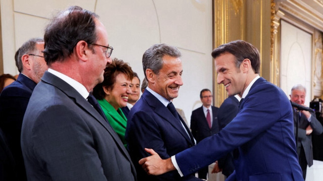 Les anciens présidents français, François Hollande (G), Nicolas Sarkozy (C) et le président actuel de la République française, Emmanuel Macron. 