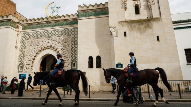 Le ministre français de l'Intérieur, Gérald Darmanin réclame "une présence renforcée des forces de sécurité aux heures d'arrivée et de départ des fidèles lors des rassemblements et offices", à l'approche du Ramadan 2024.