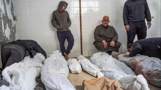 Les corps des Palestiniens tués lors de frappes aériennes israéliennes dans la bande de Gaza, le 06 mars 2024.