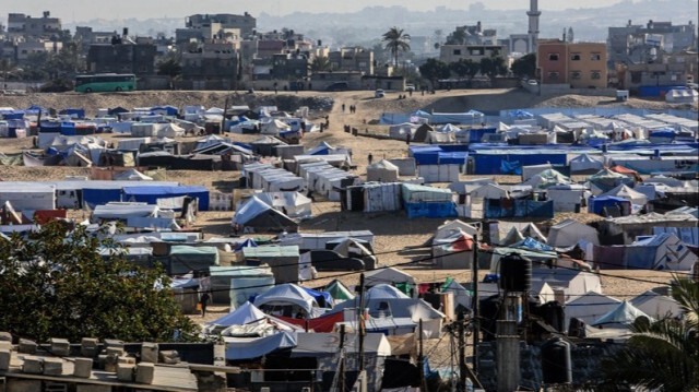 Des tentes de fortune installées près de la frontière égyptienne alors que les attaques israéliennes se poursuivent à Gaza, le 08 mars 2024.