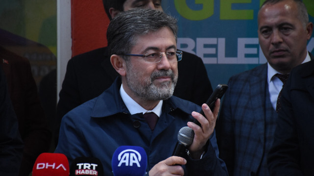Cumhurbaşkanı Recep Tayyip Erdoğan, Bartın'da Tarım ve Orman Bakanı İbrahim Yumaklı'nın katıldığı seçim irtibat ofisinin açılışına telefonla bağlandı.