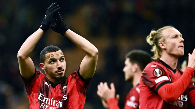 Le milieu de terrain algérien de l'AC Milan Ismael Bennacer célèbre la victoire de son équipe face à Slavia Prague, au stade San Siro de Milan le 7 mars 2024.
