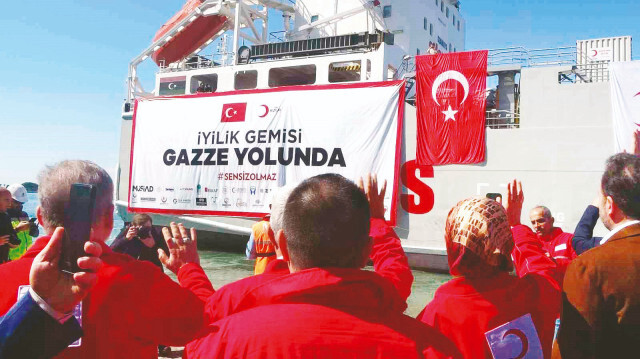 Konuşmaların ardından gemi uğurlandı.