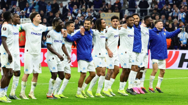 Les joueurs de Marseille célèbrent leur victoire lors des huitièmes de finale aller de l'UEFA Europa League entre l'Olympique de Marseille et le Villareal CF, au stade Vélodrome de Marseille,  le 7 mars 2024.