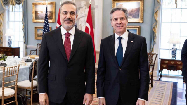 Le ministre des affaires étrangères, Hakan Fidan, a rencontré son homologue américain, Antony Blinken, à Washington. Fidan a déclaré : "La communauté internationale n'a pas réussi à mettre fin aux souffrances d'innocents. Les habitants de Gaza ont un besoin urgent d'aide humanitaire. C'est pourquoi nous devons travailler sérieusement ensemble pour garantir un cessez-le-feu à Gaza et une aide humanitaire ininterrompue."
