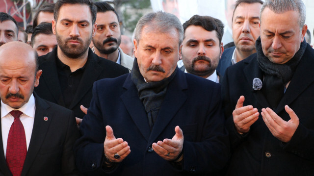 Destici'den BBP Kurucu Genel Başkanı Yazıcıoğlu'nun kabrine ziyaret. 
