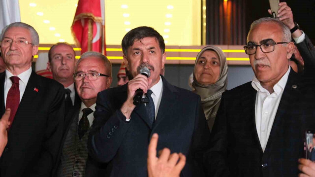 Cumhur İttifakı adayı MHP'li Bekir Aksun'un kesin olmayan sonuçlara göre yeniden belediye başkanı seçilmesini kutladı.