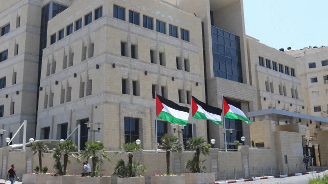 القطاع المصرفي الفلسطيني.. معاملات تحت سطوة القرار الإسرائيلي 
