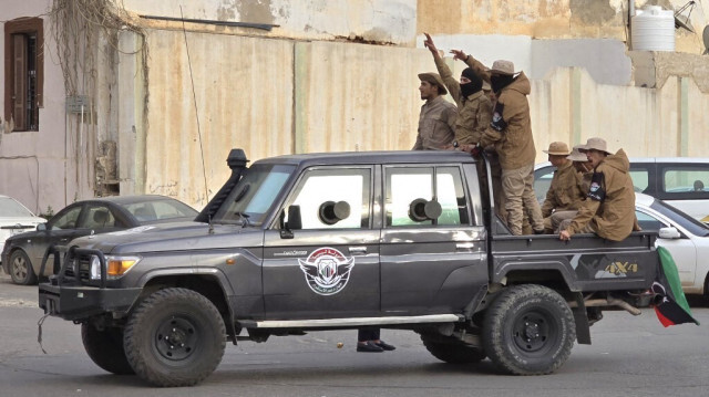 Les forces de sécurité libyennes défilent dans les rues de Tripoli lors des célébrations du 17 février 2024, marquant le 13e anniversaire du soulèvement qui a renversé Mouammar Kadhafi, l'homme fort de longue date.