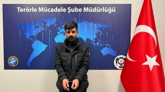 Selon la déclaration faite par EGM, Mehmet Kopal, qui est recherché au niveau national pour "être membre de l'organisation terroriste armée PKK/KCK", a été expulsé grâce aux efforts déployés en coordination avec la Direction générale de la sécurité, le Département Interpol-Europol, le Département TEM, le Département des renseignements et le Ministère des affaires étrangères. 
