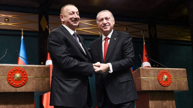 Turkish President Recep Tayyip Erdogan (L) and his Azerbaijani counterpart Ilham Aliyev (R)