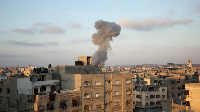 İşgalci İsrail, Gazze'ye saldırılarını sürdürüyor. 