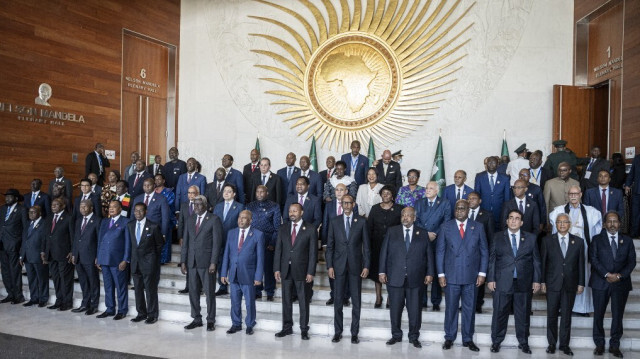 Les chefs d'État africains posant pour une photo de groupe avant la cérémonie d'ouverture de la 37e session ordinaire de la Conférence de l'Union africaine (UA) au siège de l'UA à Addis-Abeba, le 17 février 2024.