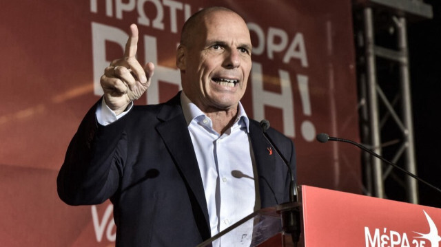 Le leader du parti de gauche MERA25, Yanis Varoufakis, prononçant un discours lors du principal meeting de campagne électorale du parti à Athènes le 19 mai 2023, avant les élections générales prévues pour le 21 mai à Athènes.
