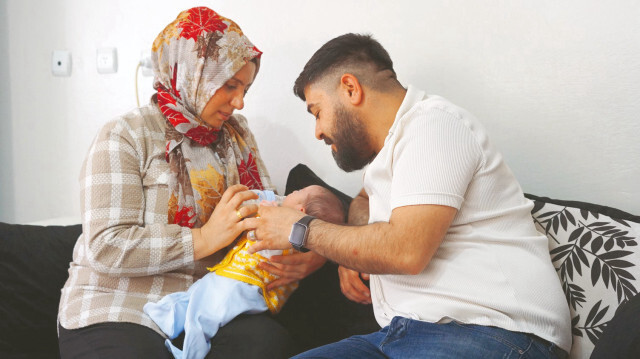 Gaziantep'te 12 yıldır çocuk hasreti çeken 35 yaşındaki Fehime ve Adem Yalçın çifti,
20 günlük bebeğe koruyucu aile oldu.