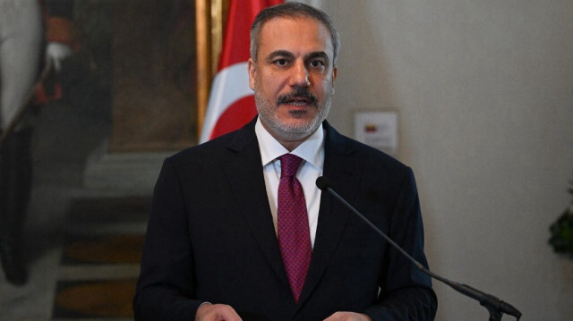 Le ministre turc des Affaires étrangères, Hakan Fidan, s'exprimant lors d'une conférence de presse au ministère des Affaires étrangères du Venezuela à Caracas, le 24 février 2024.