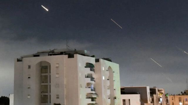 İran İsrail'e İHA ve füzelerle hava saldırısı başlattı