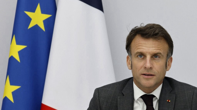 Le président français Emmanuel Macron participe à une vidéoconférence avec le chancelier allemand Olaf Scholz au palais de l'Élysée à Paris, le 12 avril 2024.