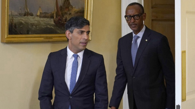 Le Premier ministre britannique Rishi Sunak (à gauche) et le président rwandais Paul Kagame arrivent à leur réunion au 10 Downing Street, dans le centre de Londres, le 9 avril 2024.