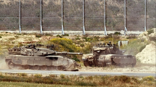 Des chars de l'armée israélienne le long de la frontière avec la bande de Gaza.